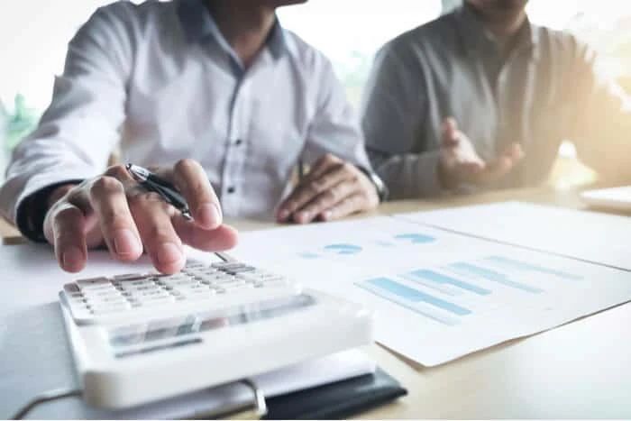 線上VS銀行貸款哪個好：審核時間、利率、彈性全解析